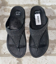 Load image into Gallery viewer, Olivia Miller Sandals- (Size 6)
