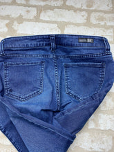 Load image into Gallery viewer, KUT Connie Ankle Skinny- (Size 6)
