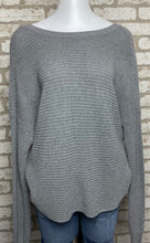 Load image into Gallery viewer, Hollister Twist Back- (M)
