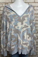 Load image into Gallery viewer, Rachel Zoe Camo Hoodie NEW!- (3X)
