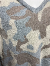 Load image into Gallery viewer, Rachel Zoe Camo Hoodie NEW!- (3X)
