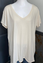 Load image into Gallery viewer, White Crow V-neck- (M)
