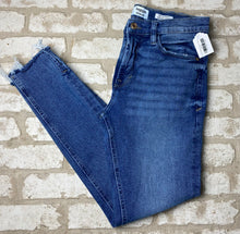 Load image into Gallery viewer, Kensie Hi-Rise Skinny- (Size 4)
