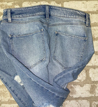Load image into Gallery viewer, Rewash Mom Jeans- (Size 11)
